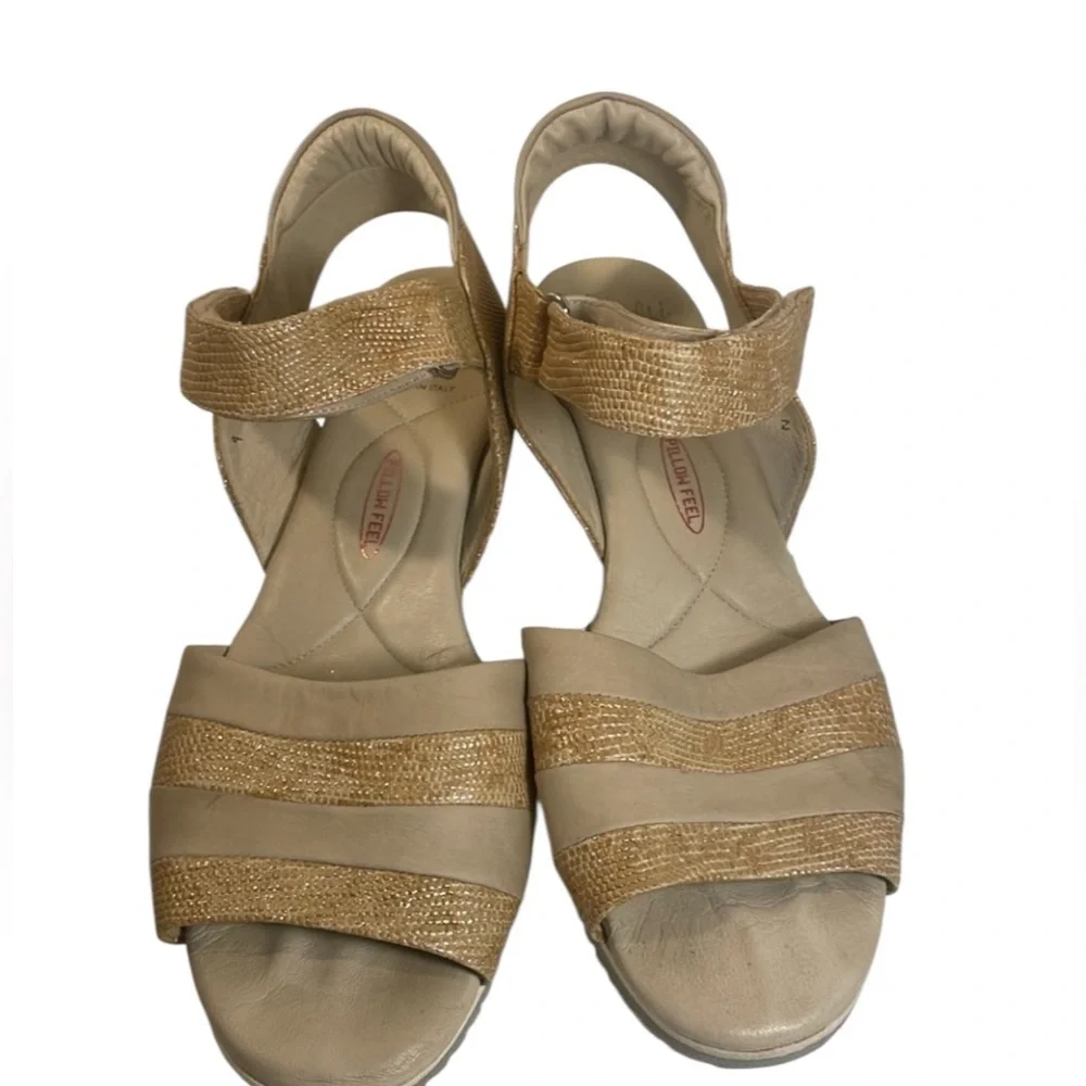 Amalfi by Rangoni Cream & Gold Leather Wedge Sandal Made in Italy Size 9 N EUC